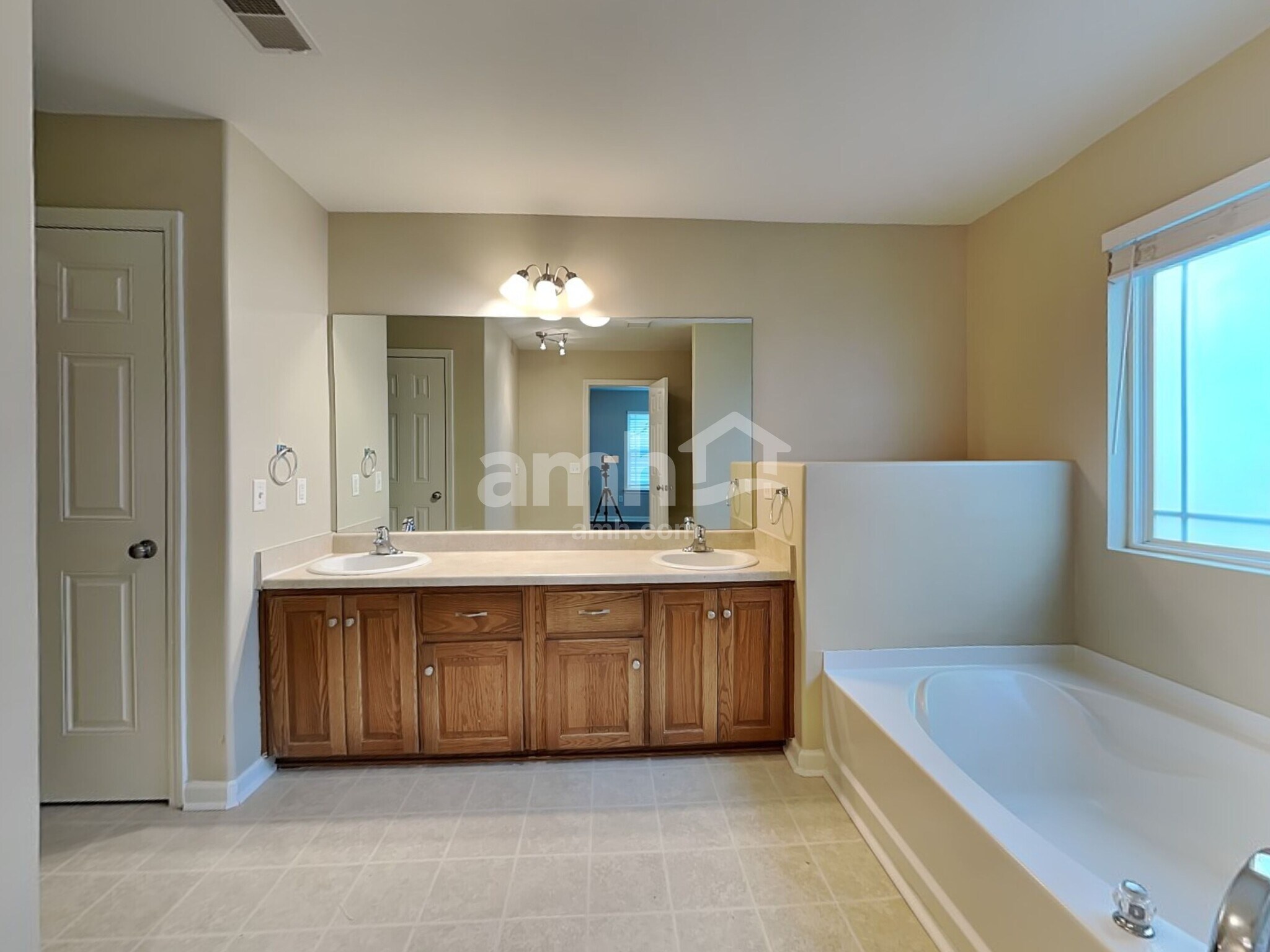 Building Photo - 75 Summer Hill Way