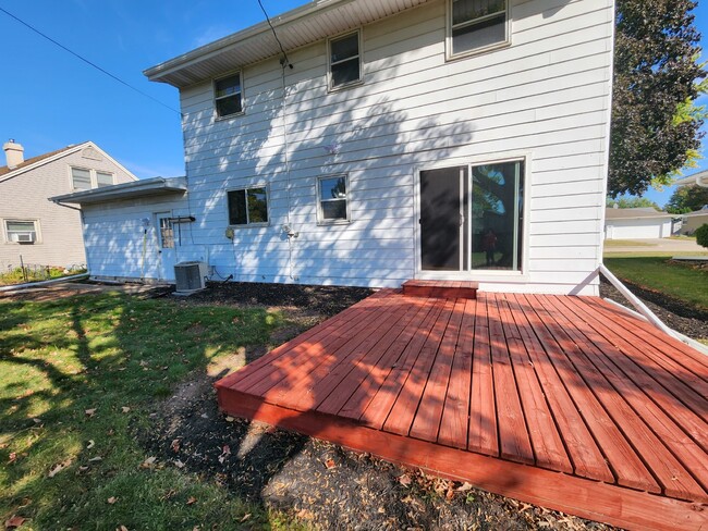 Building Photo - PRICE REDUCED  4 Bedrooms In Neenah