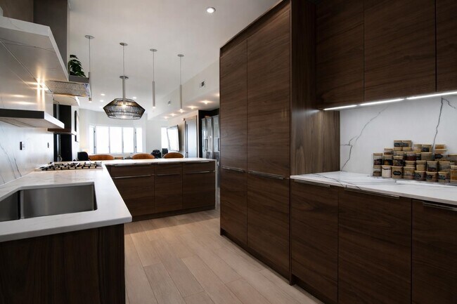 Building Photo - 335 Arlington Ave