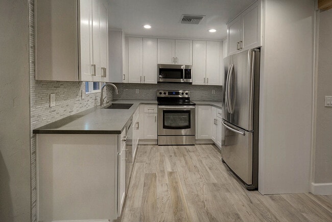 Building Photo - PRE-LEASE FOR AUGUST 2026 - Gorgeous home ...