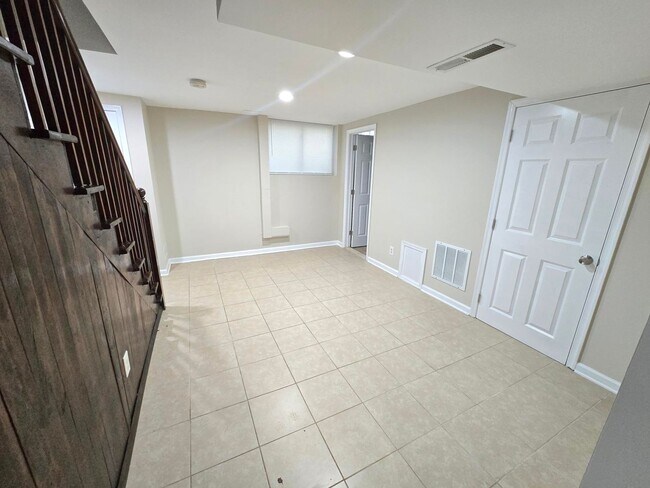 Building Photo - Beautiful 4 Bedroom 2 Bathroom East Baltimore Town Home
