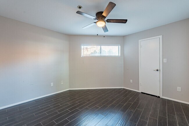 Building Photo - Two Bedrooms in Old Town Scottsdale - Available November 5, 2025!