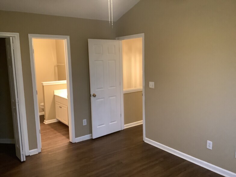 Building Photo - 116 Windy Meadow Way