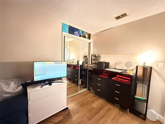 Building Photo - 8055 Antibes Ct