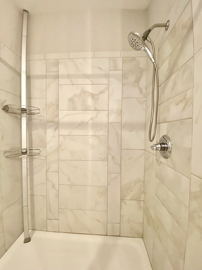 Building Photo - 305 Mallard Ave