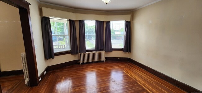 Building Photo - 352 Elm St