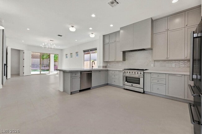 Building Photo - 11 Fountainhead Cir