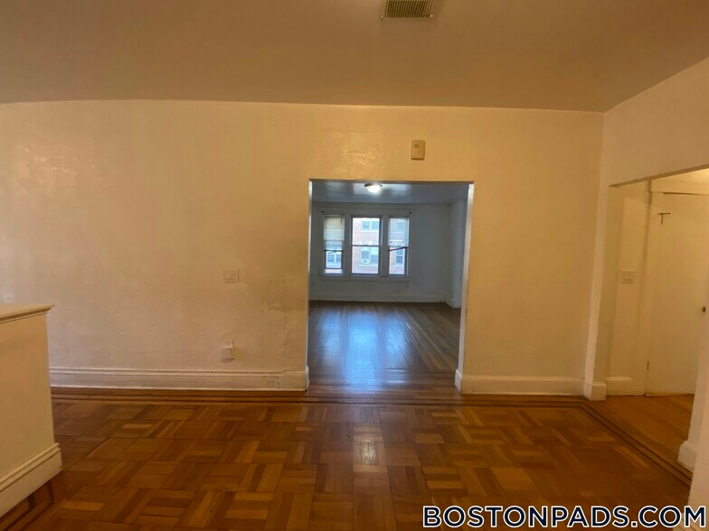 Building Photo - 26 Schuyler St