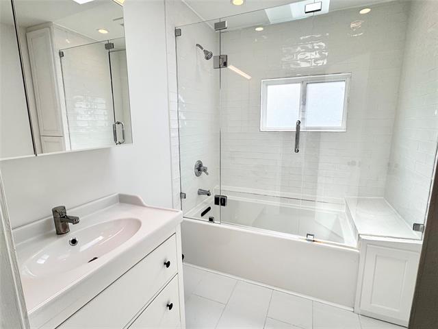 Building Photo - 3414 Navaro St