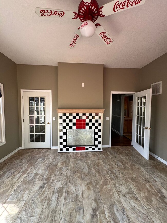 Building Photo - 95 Bassingham Dr