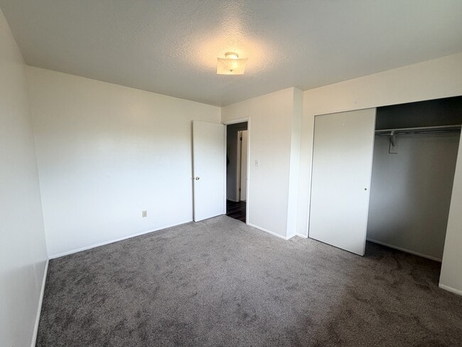 Building Photo - 445 E 800 N St