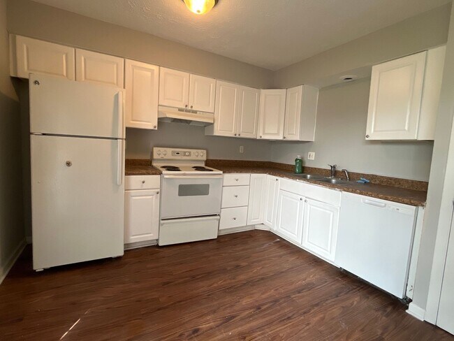 Building Photo - 1851-1853-1853 Lake Club Dr