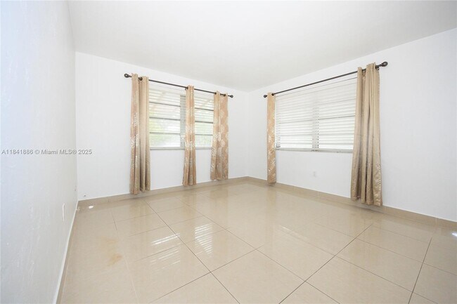 Building Photo - 9300 SW 77th Ave