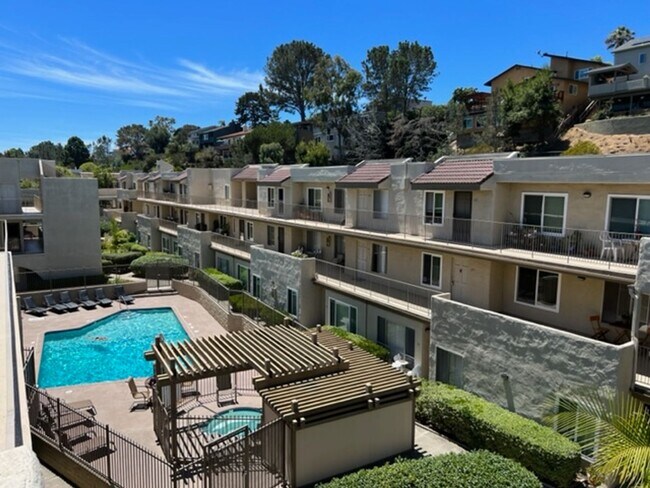 Building Photo - Vacant and Ready, Del Mar Bluffs, West of I-5, Minutes to Beaches and Del Mar