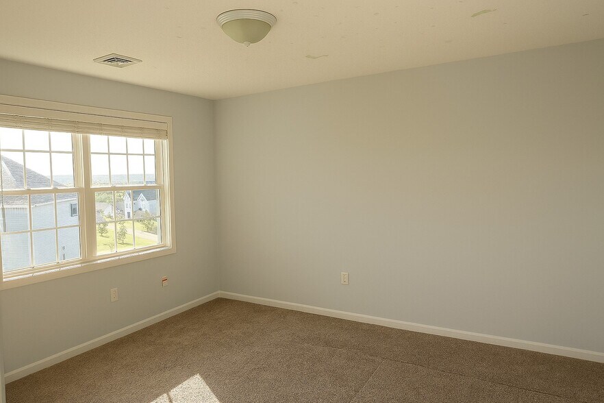 Building Photo - 6 Pepperbush Court