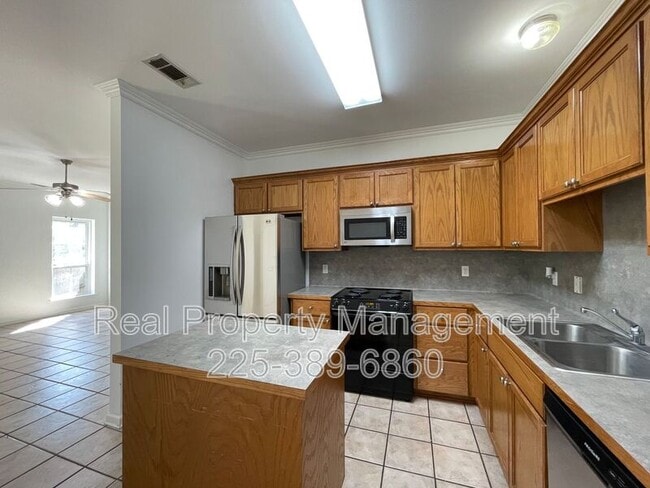 Building Photo - 9382 Pecan Tree Dr