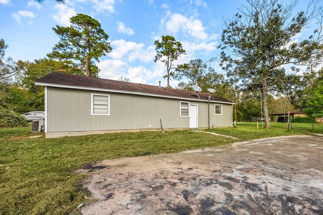 Building Photo - 340 Magnolia Dr