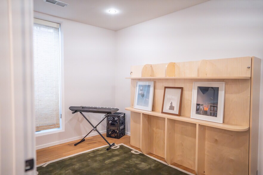 Bedroom 2 (murphy bed) - 1201 Kearny St NE
