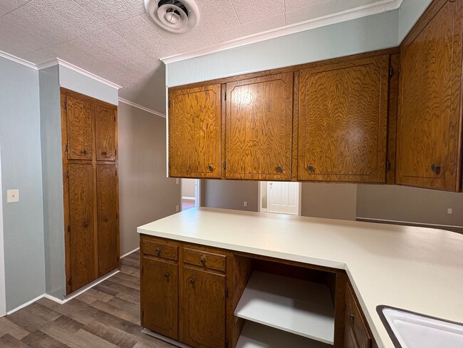 Building Photo - Gorgeous 4 bedroom/1 bath with Central Air and Heat!