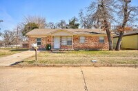 Building Photo - 1616 McGregor Dr