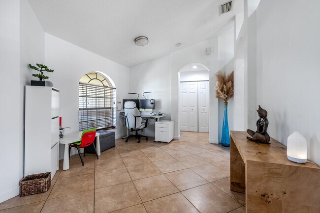 Building Photo - 14510 Paddock Dr