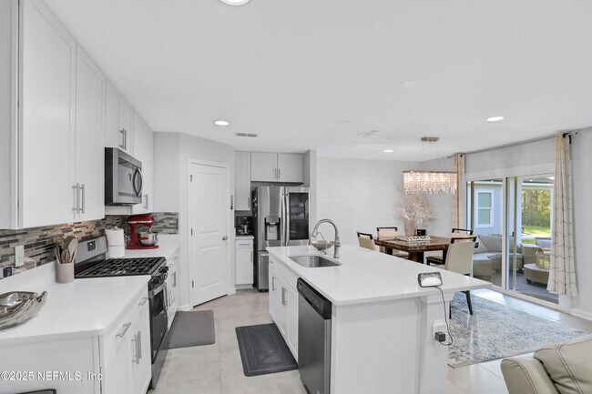 Building Photo - 669 Meadow Ridge Dr