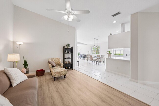 Building Photo - 10853 SW Elsinore Dr