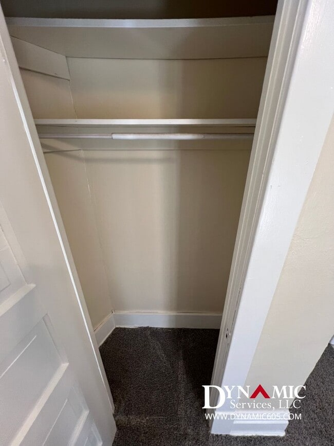 Building Photo - 3 Bedroom, 1 Bathroom Single Family House Downtown