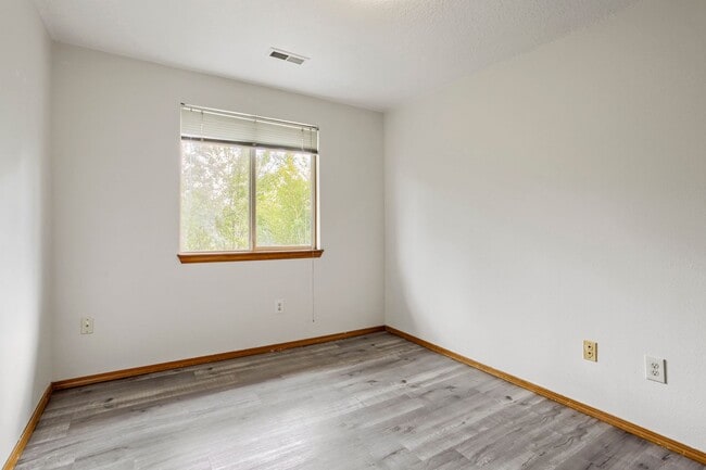 Building Photo - 17892 NW Deerfield Dr