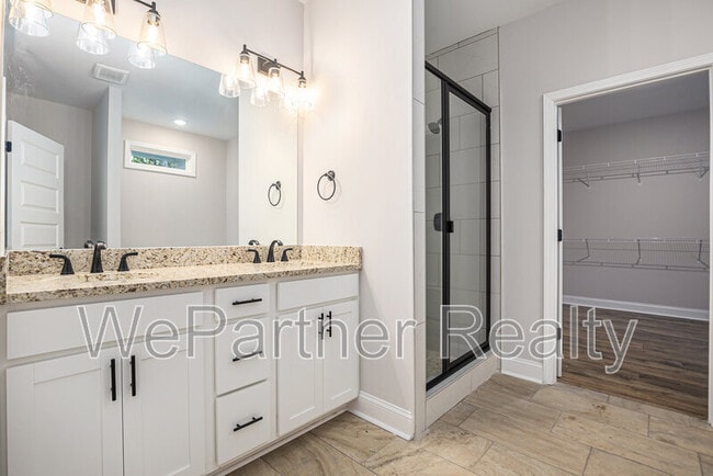 Building Photo - 138 Crest