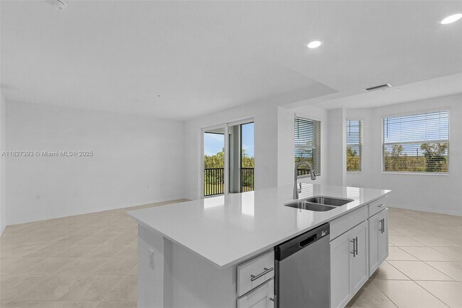 Building Photo - 14211 Heritage Landing Blvd