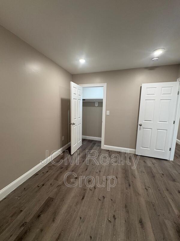 Building Photo - 32 Hartwell St
