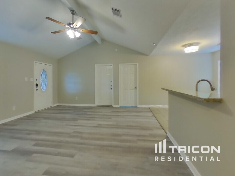 Building Photo - 16179 Summer Breeze Ct