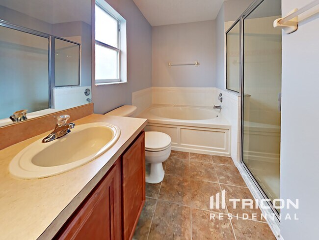 Building Photo - 2304 Roanoke Springs Dr
