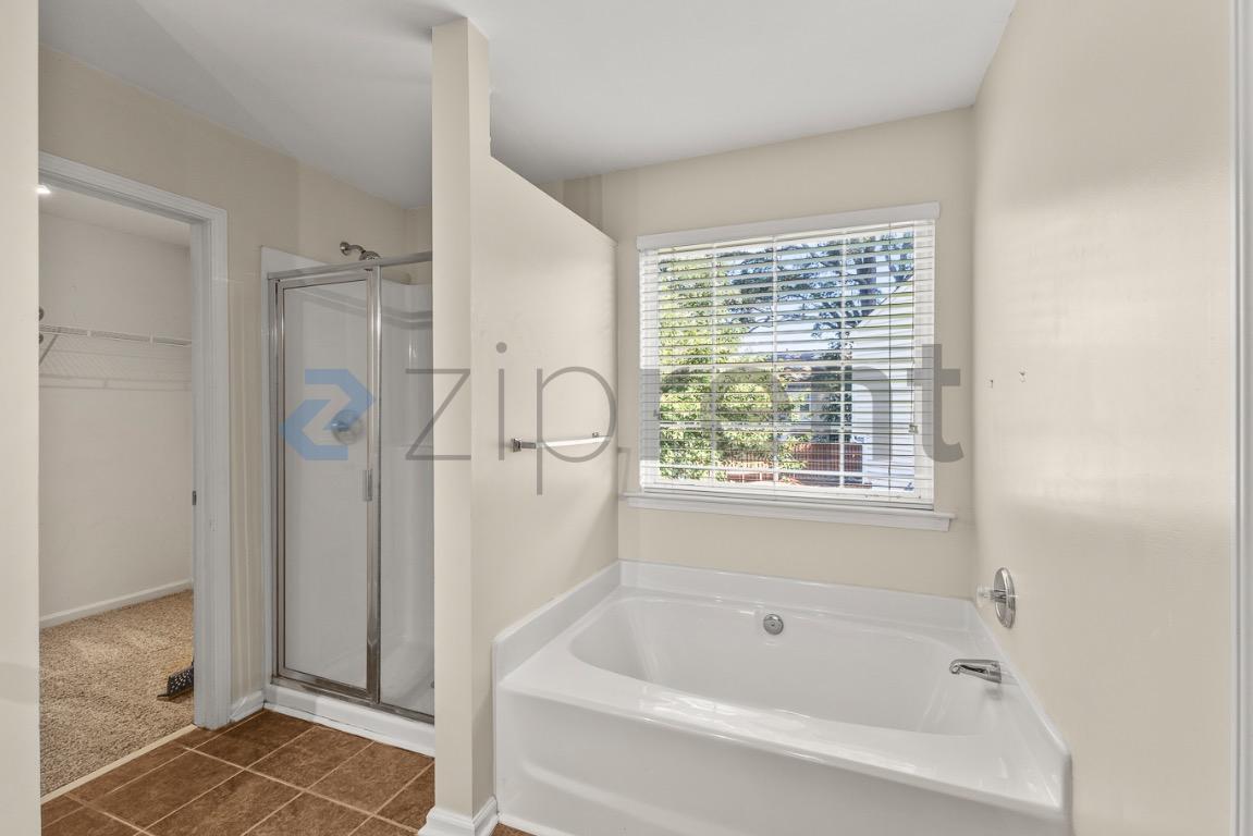 Building Photo - Unit