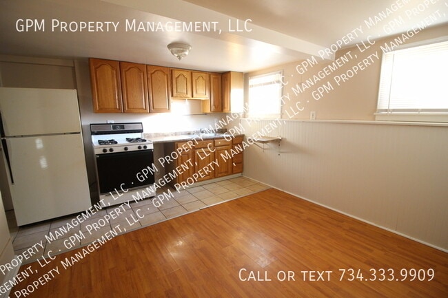 Building Photo - 2557 4th St