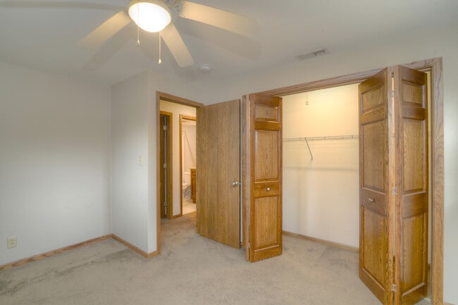 Building Photo - 1070 Center Dr