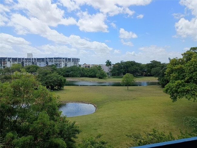 Building Photo - 9460 Fontainebleau Blvd