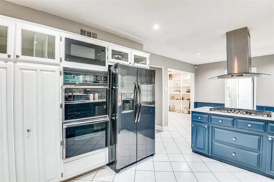 Building Photo - Polished Northwest Dallas home with quick North Tollway access