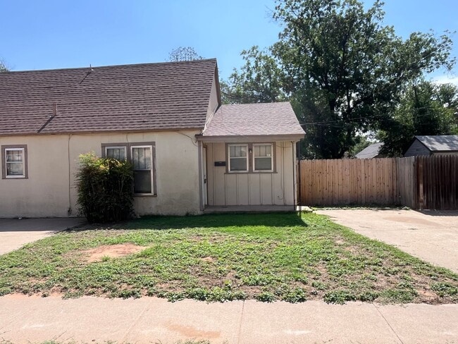 Primary Photo - 2/1 with all major appliances two blocks f...