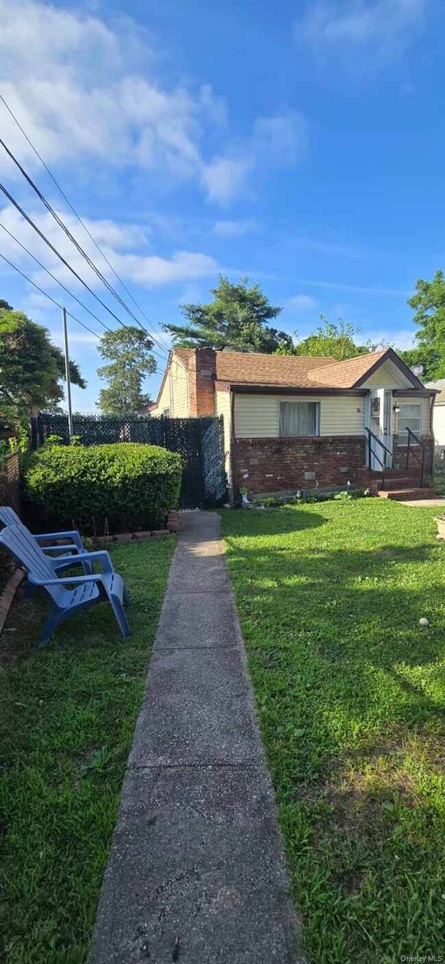 Building Photo - 35 Cedarhurst Ave