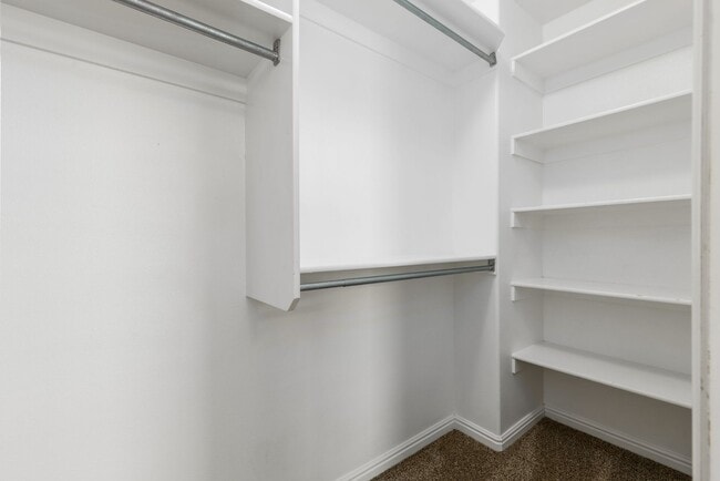 Building Photo - Spacious 3-Bedroom, 2.5-Bath Parkside Townhome