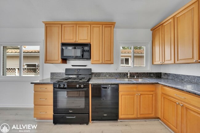 Building Photo - Charming 3-Bedroom Home in Rancho Bernardo...