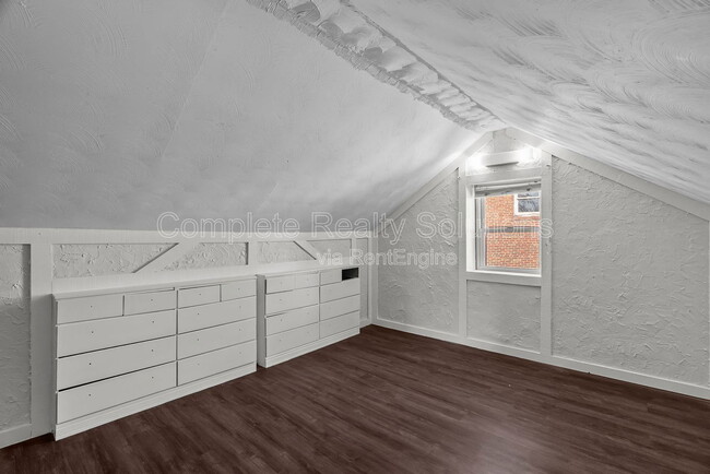 Building Photo - 8026 Wynwood Dr