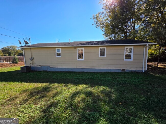 Building Photo - 531 Old Stone Rd