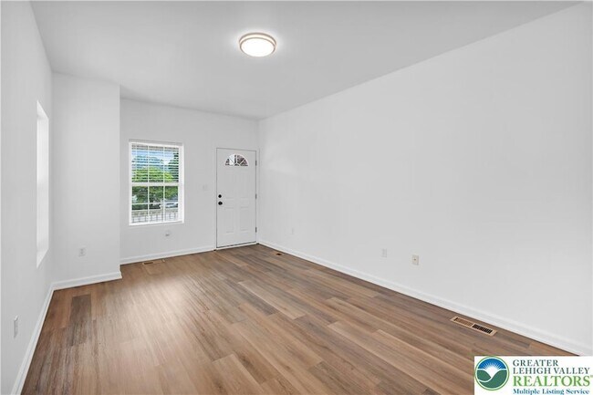 Building Photo - 835 16th Ave