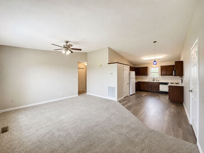 Building Photo - 2 Bedroom/2 Bathroom Apartment in Southside
