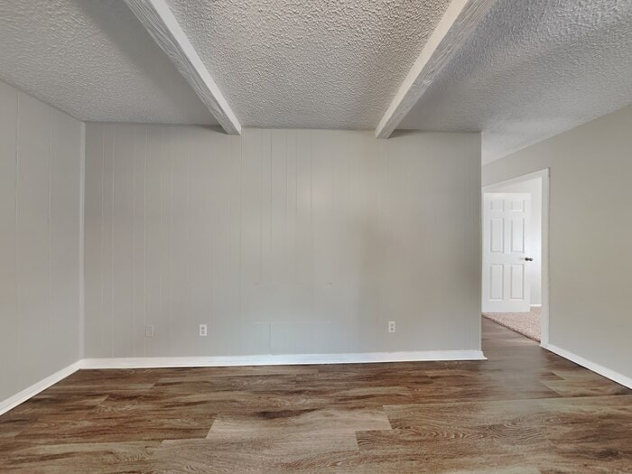 Building Photo - 1201 Saturn Dr