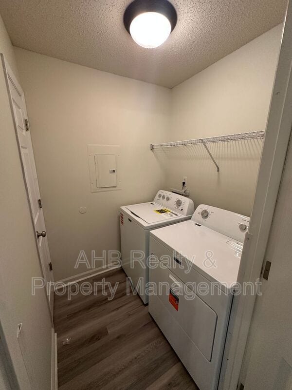 Building Photo - 3475 Forestdale Dr