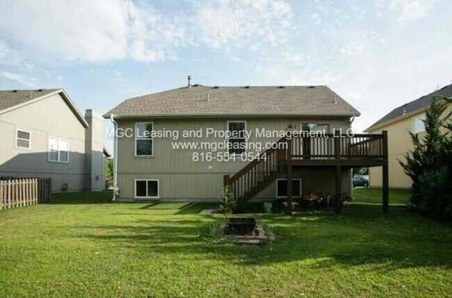 Building Photo - Move-In Ready Single-family gem in Oak Ridge Meadows in Lee's Summit!